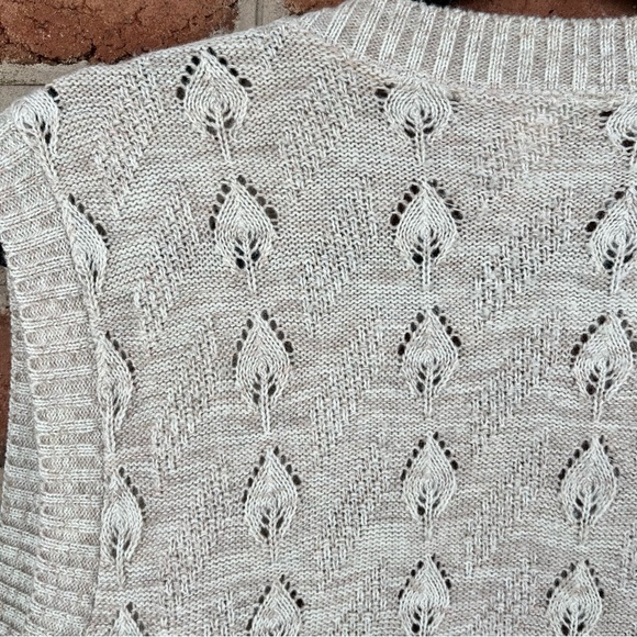 Open front, open knit sweater vest - Picture 6 of 8